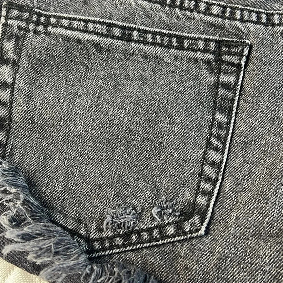 Free People Cut Off Frayed Cuffed Hem Mid Rise Denim Shorts Grommet Waist Sz 26 - Picture 8 of 12